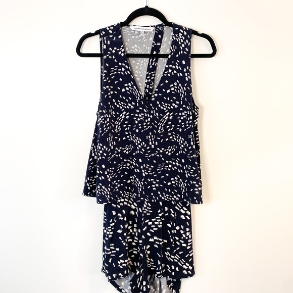 Cupcakes & Cashmere Jaxon Cut-Out Back Speckled Romper Size Small - Picture 4 of 9